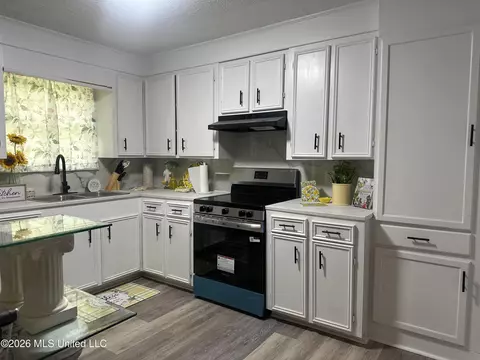 Kitchen - 119 Harris Ln, Madison, MS 39110 photo 3 of 3