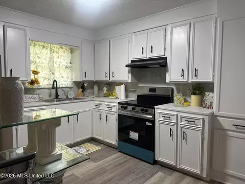 Kitchen - 119 Harris Ln, Madison, MS 39110 photo 1 of 3