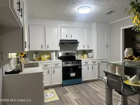 Kitchen - 119 Harris Ln, Madison, MS 39110 photo 2 of 3