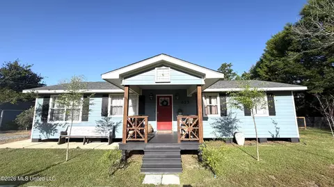 625 Saint Joseph St, Waveland, MS 39576