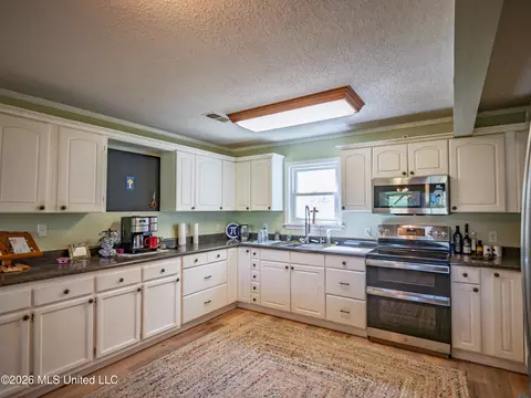 Kitchen - 2857 Anthony Rd, Pope, MS 38658 photo 2 of 4