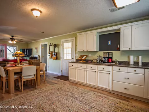 Kitchen - 2857 Anthony Rd, Pope, MS 38658 photo 3 of 4