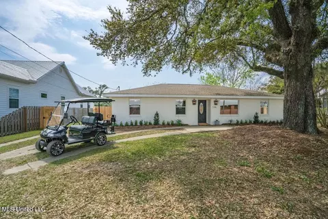 126 Bookter St, Bay Saint Louis, MS 39520