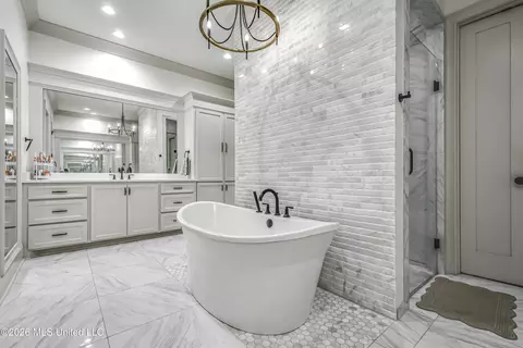Bath - 1208 Jade Cv, Flowood, MS 39232 photo 5 of 6