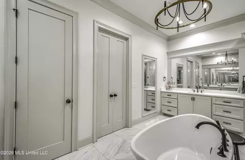 Bath - 1208 Jade Cv, Flowood, MS 39232 photo 3 of 6