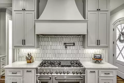 Kitchen - 1208 Jade Cv, Flowood, MS 39232 photo 6 of 8