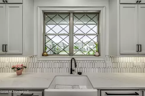 Kitchen - 1208 Jade Cv, Flowood, MS 39232 photo 7 of 8