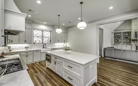 Kitchen - 1208 Jade Cv, Flowood, MS 39232 photo 3 of 8