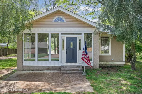 712 Strayhorn St, Senatobia, MS 38668