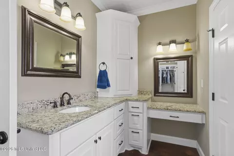 Bath - 202 Belle Oak Dr, Brandon, MS 39042 photo 2 of 5