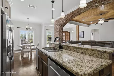 Kitchen - 202 Belle Oak Dr, Brandon, MS 39042 photo 5 of 5