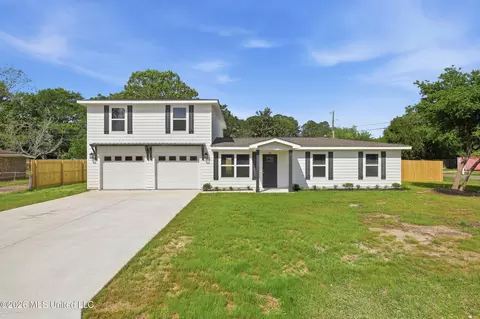 4701 Hilltop Dr, Ocean Springs, MS 39564