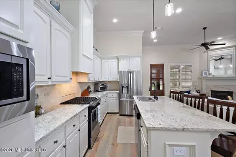 Kitchen - 119 Hampton Pl, Madison, MS 39110 photo 3 of 3