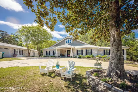 1802 Stuart Ave, Ocean Springs, MS 39564