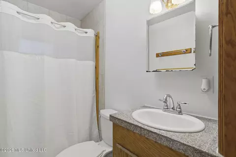 Bath - 1457 Old Jackson Rd, Terry, MS 39170 photo 1 of 1