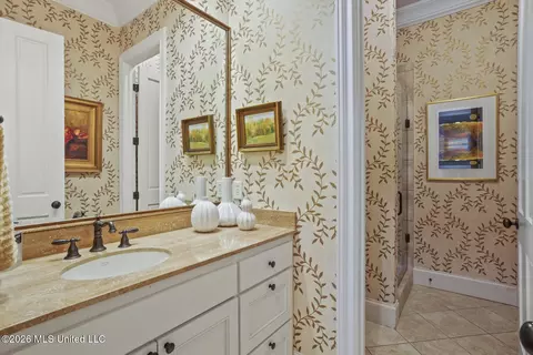 Bath - 4152 Ridgewood Rd, Jackson, MS 39211 photo 2 of 3