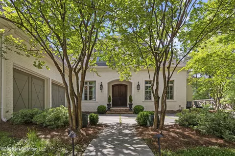 4152 Ridgewood Rd, Jackson, MS 39211