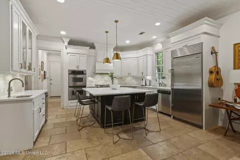 Kitchen - 4152 Ridgewood Rd, Jackson, MS 39211 photo 4 of 4