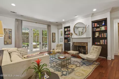 Living - 4152 Ridgewood Rd, Jackson, MS 39211 photo 1 of 4