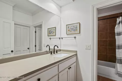 Bath - 4152 Ridgewood Rd, Jackson, MS 39211 photo 3 of 3