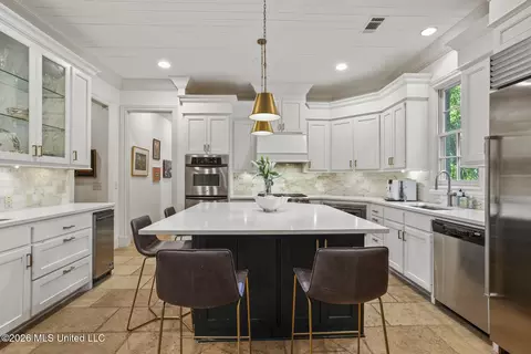 Kitchen - 4152 Ridgewood Rd, Jackson, MS 39211 photo 3 of 4