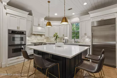 Kitchen - 4152 Ridgewood Rd, Jackson, MS 39211 photo 1 of 4
