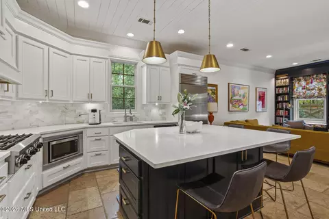 Kitchen - 4152 Ridgewood Rd, Jackson, MS 39211 photo 2 of 4