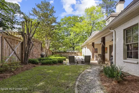 Exterior - 4152 Ridgewood Rd, Jackson, MS 39211 photo 3 of 5