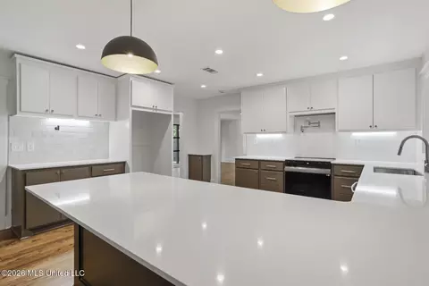 Kitchen - 1917 E Northside Dr, Jackson, MS 39211 photo 4 of 4