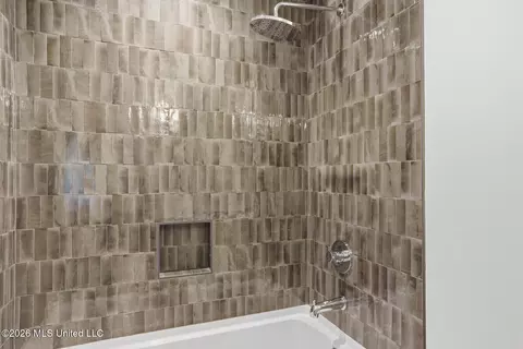Bath - 1917 E Northside Dr, Jackson, MS 39211 photo 2 of 4