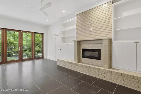 Living - 1917 E Northside Dr, Jackson, MS 39211 photo 5 of 8
