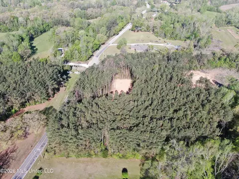 1501 S Slayden Rd, Holly Springs, MS 38635