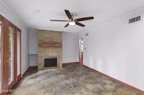 Living - 5445 Pine Lane Dr, Jackson, MS 39201 photo 4 of 5