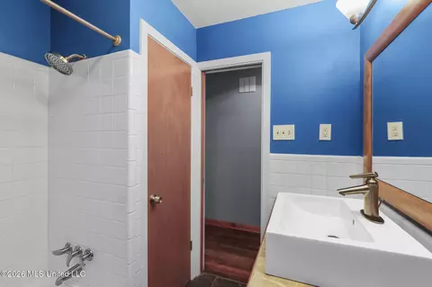 Bath - 5445 Pine Lane Dr, Jackson, MS 39201 photo 2 of 4