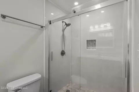 Bath - 5445 Pine Lane Dr, Jackson, MS 39201 photo 4 of 4
