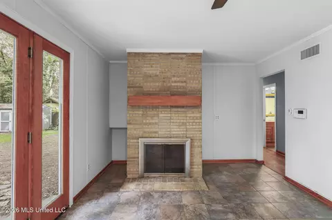 Living - 5445 Pine Lane Dr, Jackson, MS 39201 photo 5 of 5