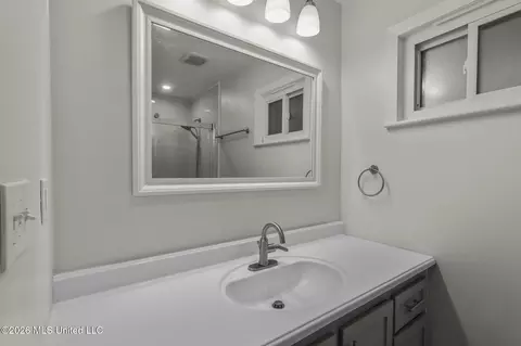 Bath - 5445 Pine Lane Dr, Jackson, MS 39201 photo 3 of 4
