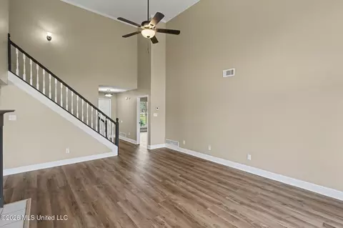 Living - 1679 Sandpiper Cv, Hernando, MS 38632 photo 3 of 5