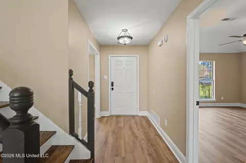 Entry Way - 1679 Sandpiper Cv, Hernando, MS 38632 photo 1 of 2