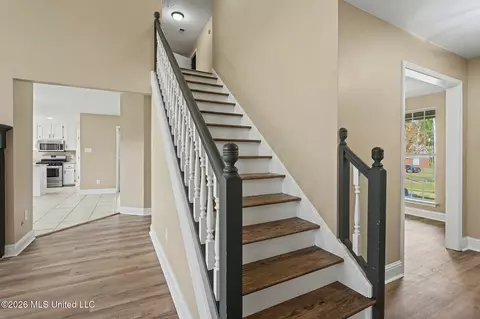 Entry Way - 1679 Sandpiper Cv, Hernando, MS 38632 photo 2 of 2
