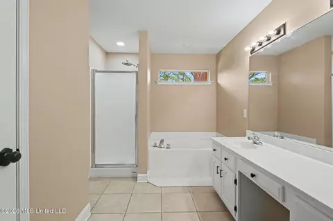 Bath - 1679 Sandpiper Cv, Hernando, MS 38632 photo 1 of 4
