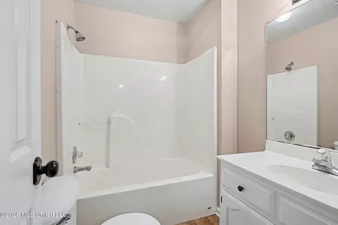 Bath - 1679 Sandpiper Cv, Hernando, MS 38632 photo 4 of 4