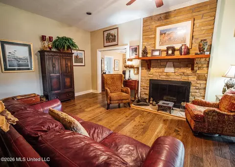 Living - 853 Spring Water Ranch Rd, Brandon, MS 39042 photo 1 of 1