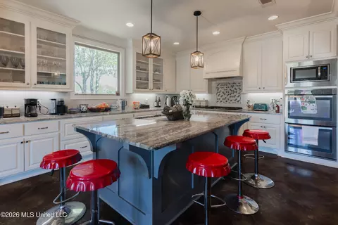 Kitchen - 321 Northaven Dr, Jackson, MS 39209 photo 2 of 6
