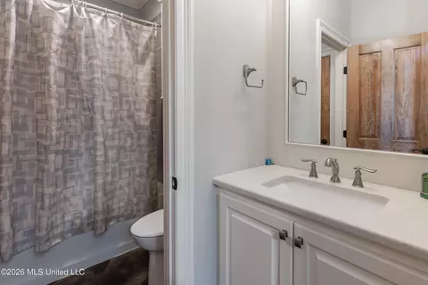 Bath - 321 Northaven Dr, Jackson, MS 39209 photo 5 of 9