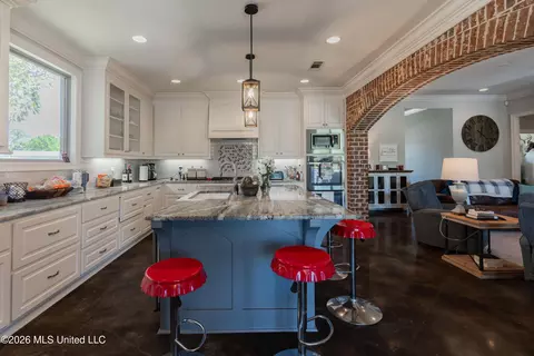 Kitchen - 321 Northaven Dr, Jackson, MS 39209 photo 3 of 6