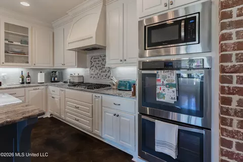Kitchen - 321 Northaven Dr, Jackson, MS 39209 photo 5 of 6