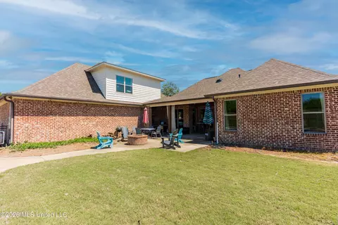 Exterior - 321 Northaven Dr, Jackson, MS 39209 photo 9 of 13