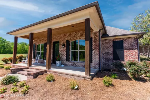 Exterior - 321 Northaven Dr, Jackson, MS 39209 photo 5 of 13