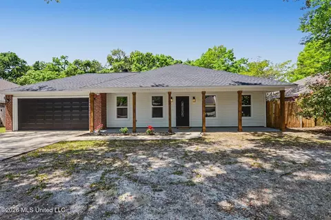 1513 S 8th St, Ocean Springs, MS 39564